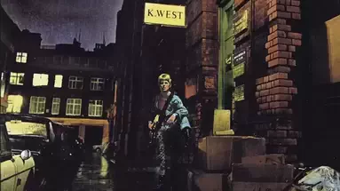 Couverture de l'album The Rise and Fall of Ziggy Stardust réalisée par Terry Pastor